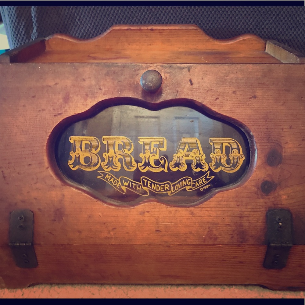 Vintage 1984 bread box,used throughout generations